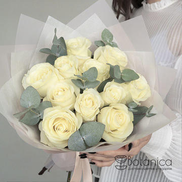 11 белых роз с Эвкалиптом
